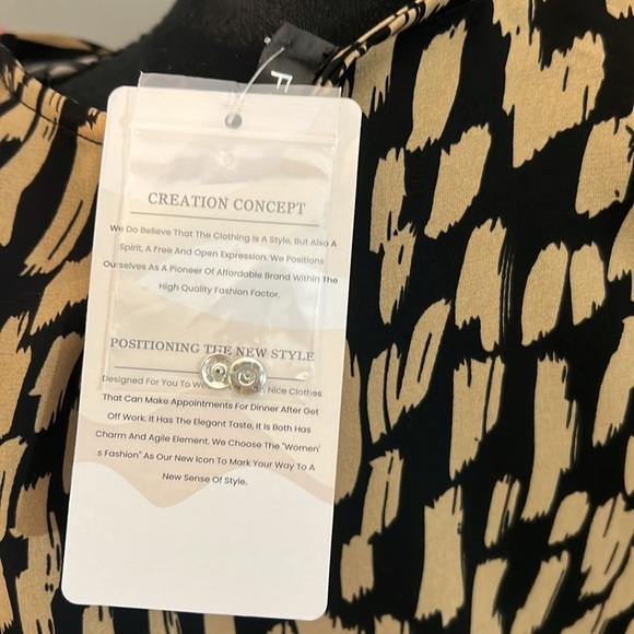 Nwt BOHO All Over Print V Neck Romper - Picture 4 of 5